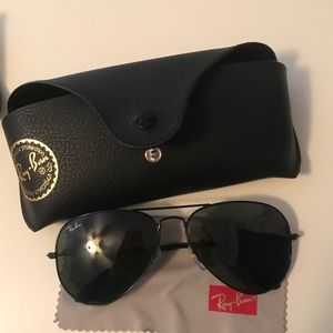 Never worn BLACK Ray Ban Aviators